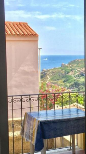 la stella gialla sul mare